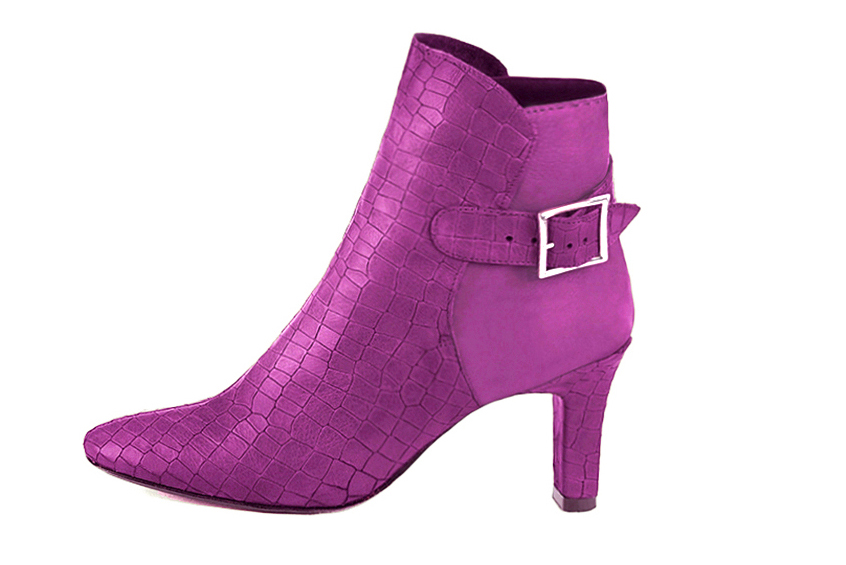 Mauve purple women's ankle boots with buckles at the back. Round toe. High kitten heels. Profile view - Florence KOOIJMAN